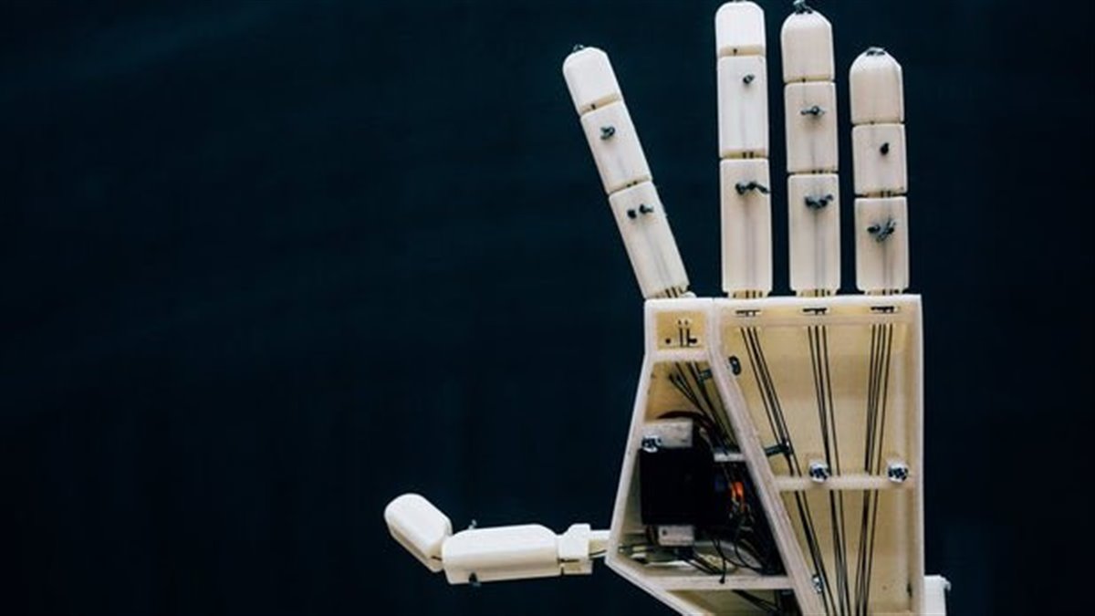 رباتی برای ترجمه متون به زبان علائم