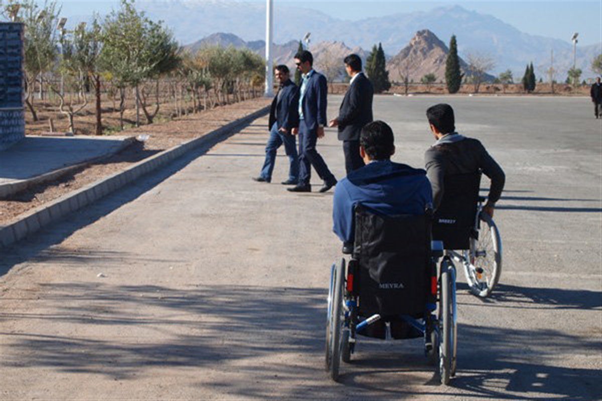 چرخ ویلچرها برای معلولان نمی‌چرخد