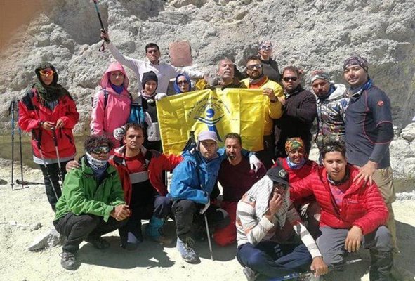 8 ‎کوهنورد نابینا موفق به فتح قله ‎دماوند شدند 