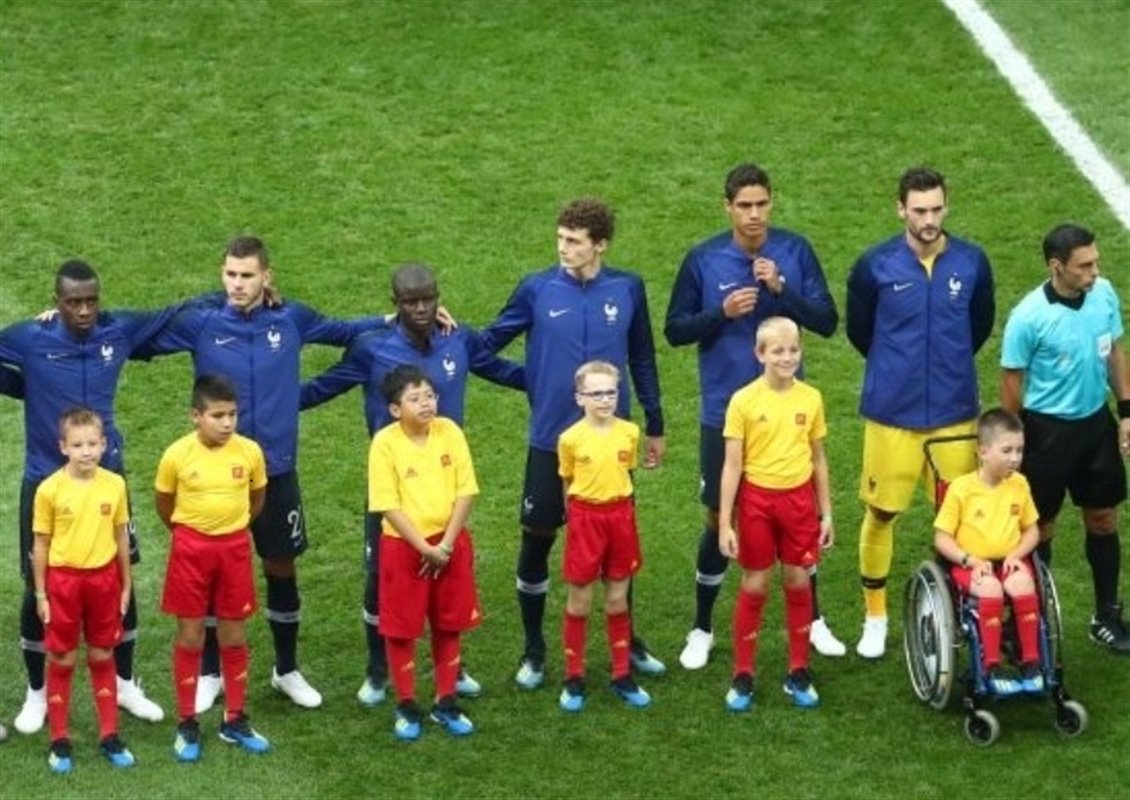 حضور کودک معلول در فینال جام جهانی مسئولیت اجتماعی را یادآوری می کند