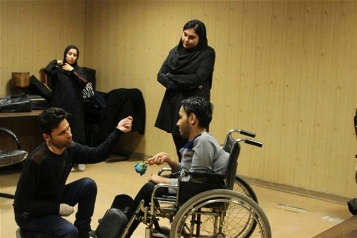 «تئاتر» بستر حضور معلولان در جامعه/ چشمان امیدوار نیازمند حمایت