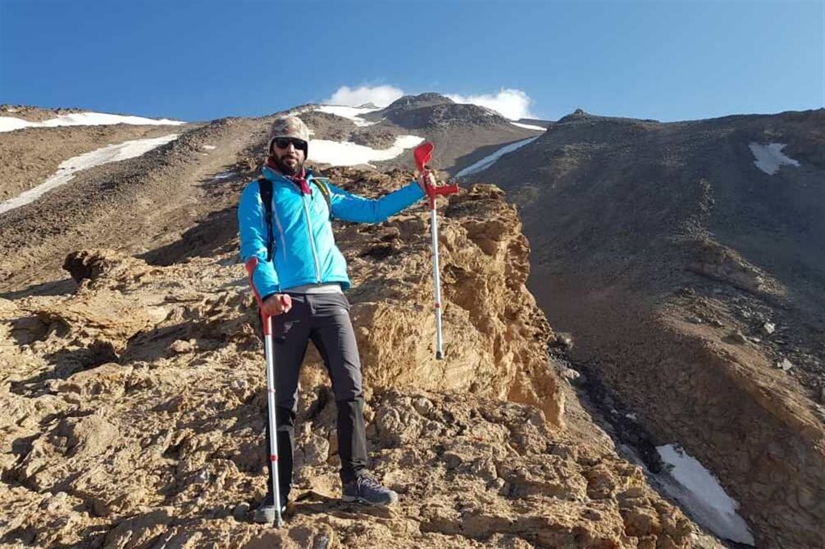 کوهنوردی ۱۱ساعته معلول ضایعه نخاعی در دماوند