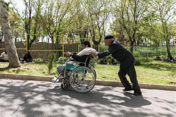 تهران؛ شهری پُر از مانع برای معلولان و بیماران