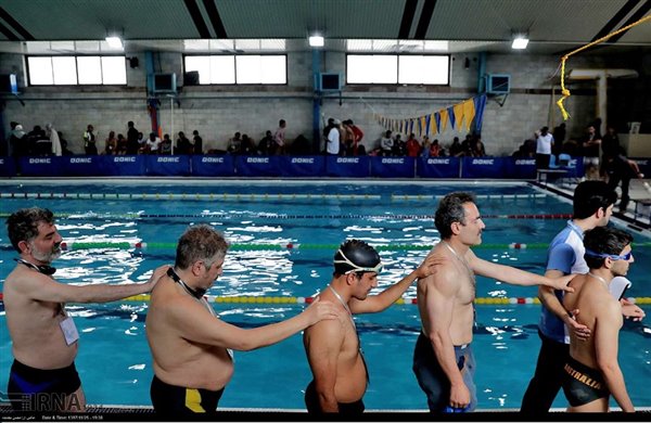 مسابقات قهرمانی شنای نابینایان کشور در مشهد برگزار شد