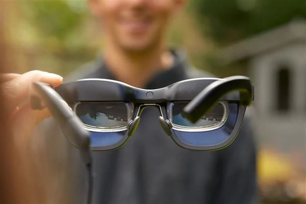 تولید عینکی برای ناشنواها و کم‌شنواها/ فناوری واقعیت افزوده در خدمت بشر